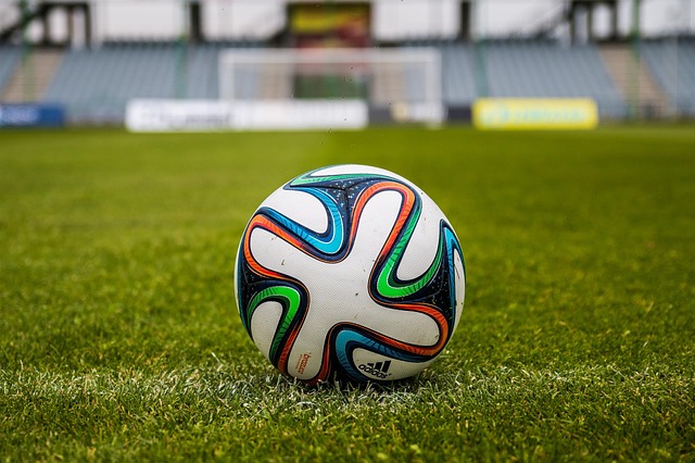 Når havet møder målet: En dybere forståelse af fodboldens rolle i græske kystbyer